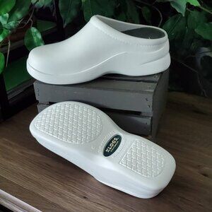 Klogs "Dusty" White NEW